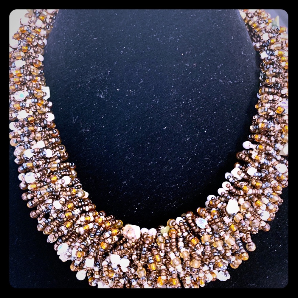 HOST PICK!! ❤️❤️ ❤️❤️Beautiful Beaded Necklace - Picture 2 of 4
